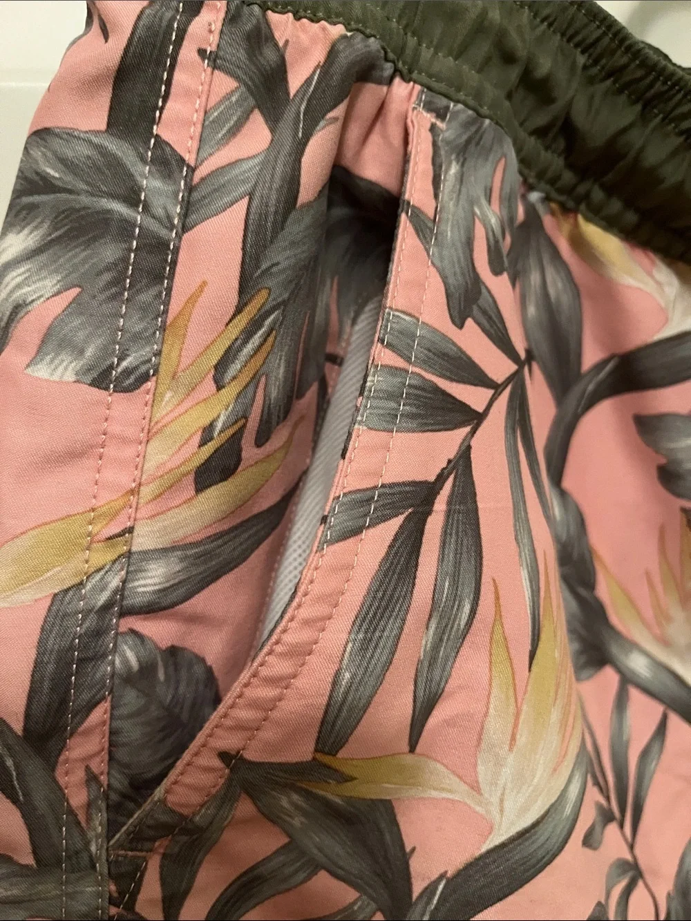 AMERICAN EAGLE Men’s Tropical Print Elastic Waist Swim Suit